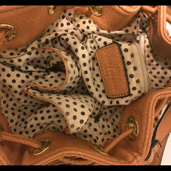 Brown purse w/ Fringe - Picture 3 of 5